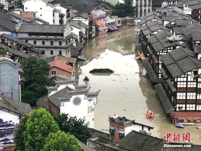 因孩子爱吃福建大姐做农村小吃，结果食客排队要，轻松日卖1000多